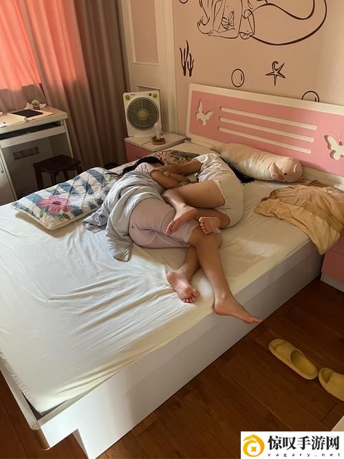 陪读装睡被后面滑进来