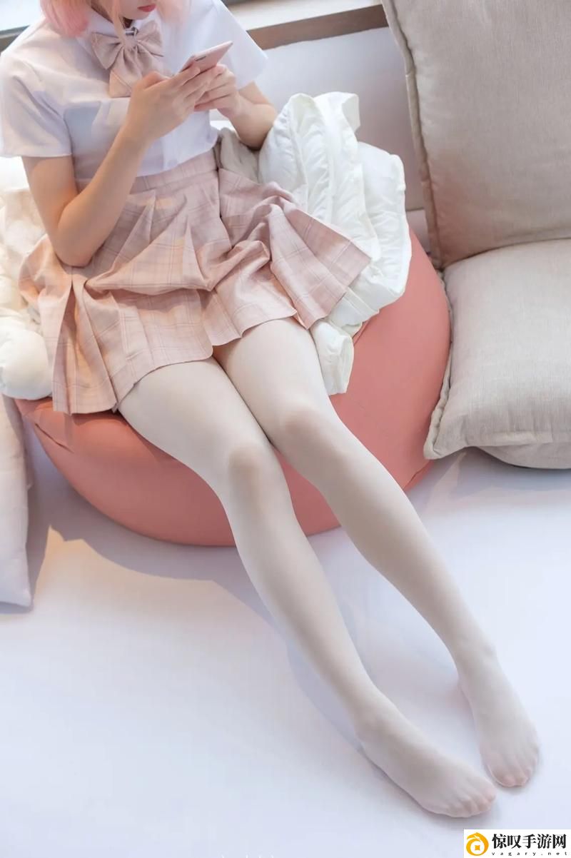 白丝袜精华液抹在脚上的功效